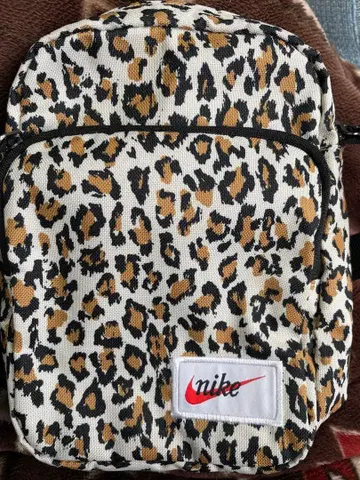 Nike 레오파드 무늬 사선 가케 백