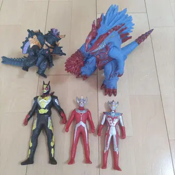 울트라맨 가면라이더 괴수 피규어 세트