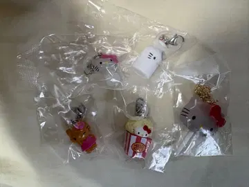 헬로키티 메지루시 액세서리 챠미 일광화상 키티 세트 가격 인하 불가