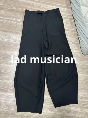 LAD MUSICIAN 슬랙스 블랙 사이즈 42