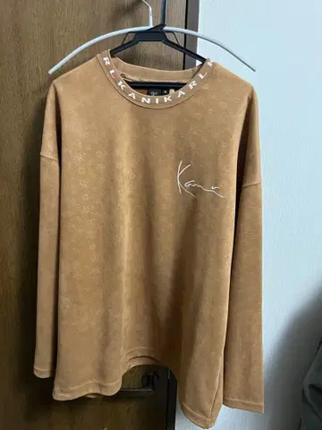 [가격 인하] 코토부키군 애용 KARL KANI 로고 긴팔 트레이닝복