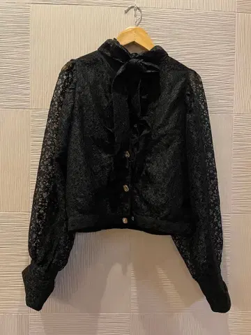 swankiss 긴팔 블라우스 레이스 비쥬 버튼 프릴