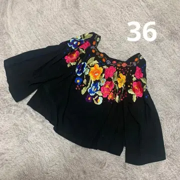 GRACE CONTINENTAL 그레이스 콘티넨탈 플라워 자수 탑