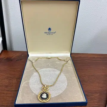 박스 포함 빈티지 웨지우드 카메오 목걸이 블랙 골드 리본