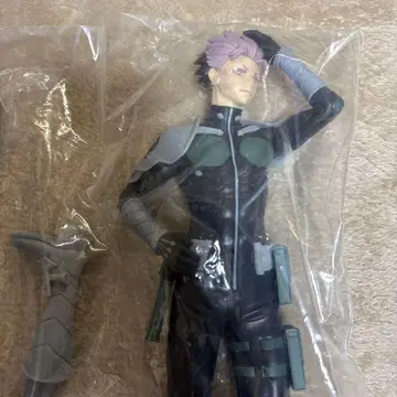 괴수 8호 나루미 겐 피규어