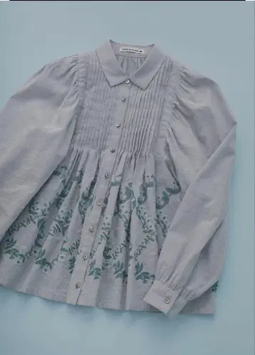 미나 페르호넨 플라워 크라운 핀턱 블라우스