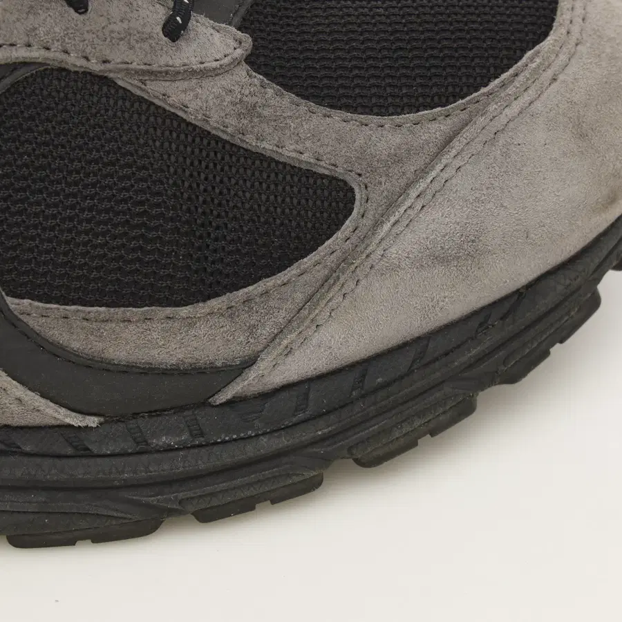 [260] New Balance x JJJound 2002R Gore-Tex 炭灰色