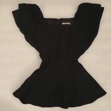 REDYAZEL 데이트에 딱! 프릴 달린 블랙 슬리브리스 상의