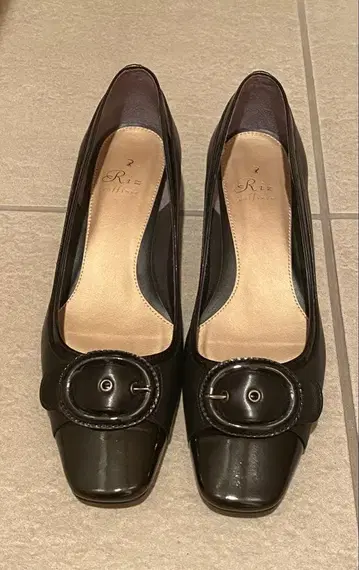 리즈라피네 버클 디자인 펌프스 25 스퀘어토 블랙