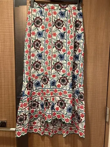 그레이스 콘티넨탈 플레어 스커트 꽃무늬 화이트