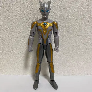 울트라 액션 피규어 울티메이트 샤이닝 울트라맨 제로