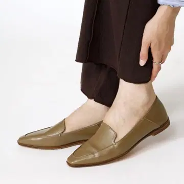 LE TALON 스퀘어 소프트 로퍼 카키 르탈론