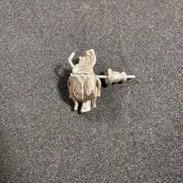 e.m. 장수풍뎅이 실버 귀걸이 (한쪽용)