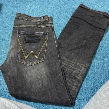 새상품급 Wrangler 다크 그레이 슬림핏 데님 28 블랙 데님