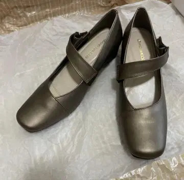 스트랩 포함 메탈릭 브라운 약 4cm 힐 신발