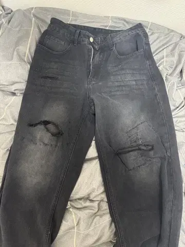 데미지 가공 다크 그레이 데님 청바지