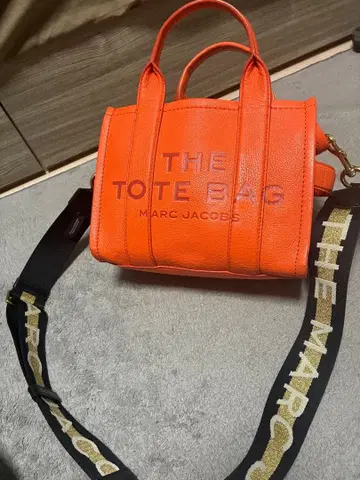 MARC JACOBS THE TOTE BAG