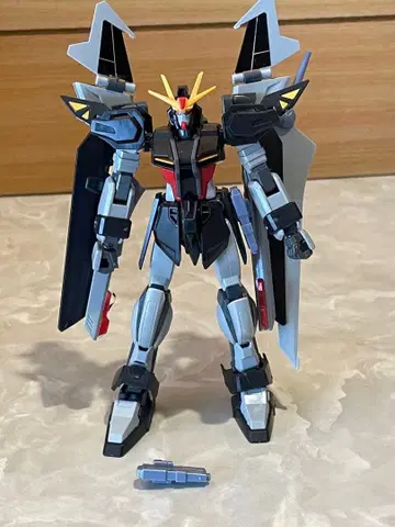 hg 스트라이크 느와르 건담 완성품