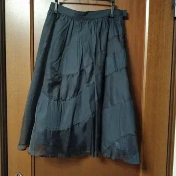 다크 그레이 플레어 스커트