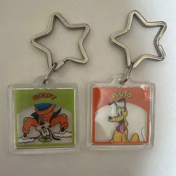 디즈니 스토어 시크릿 키링 구피 플루토