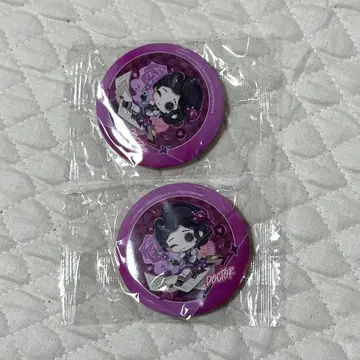 [미개봉 새상품] 제5인격 오프라인 이벤트 의사 에밀리 캔뱃지 2세트