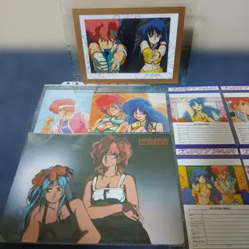 더티페어 책받침 & (유리 액자) 엽서 3장 & 카세트 인덱스 4장