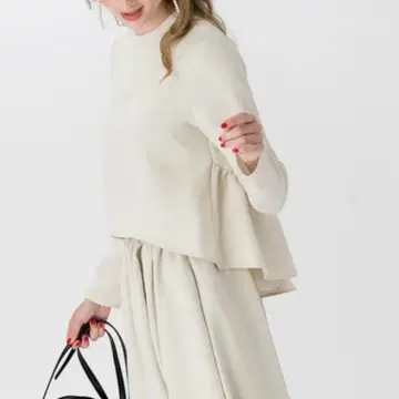 트루 바이 마리코 오이카와 Ceder 페플럼 티셔츠 백 프릴