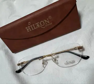 빈티지 HILTON 트위스트 암 림리스