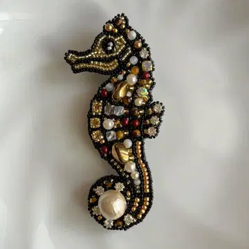 sea horse 브로치 비즈 자수 타츠노오토시고