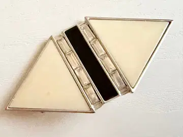 야마다 도쿄 아이보리 크림 계열 모노톤 빈티지 브로치