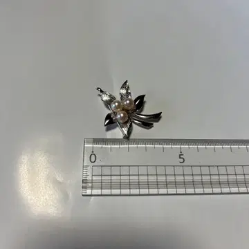 실버 진주 브로치