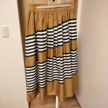 PINORE 피오네 플레어 스커트