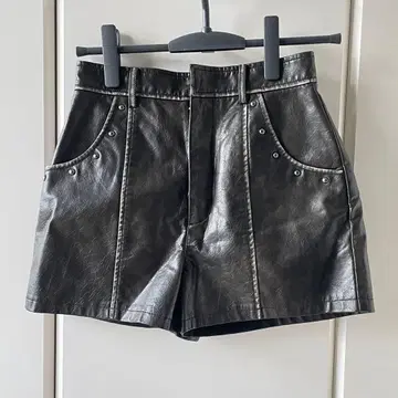 LAGUA GEM FAUX LEATHER COMPACT 숏팬츠