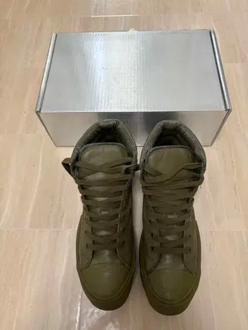 미사용 새상품 넘버나인 스탠다드기 가죽 하이컷 스니커즈 27