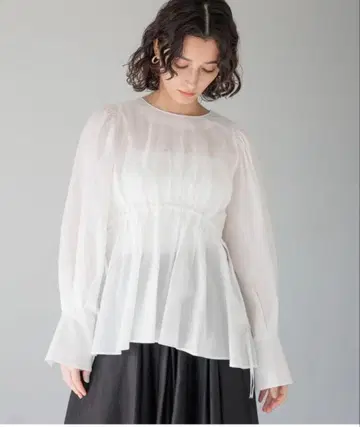 [새상품] 아파트 바이 로리즈 페플럼 셔츠 립플 페플럼 블라우스 화이트
