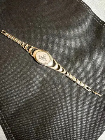 비비안 웨스트우드 오비탈 아머 워치