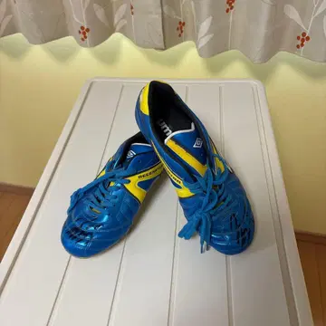 Umbro FUTA 스파이크 슈즈 파랑/노랑