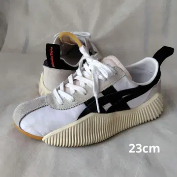 오니츠카타이거 스니커즈 아크로몬트 화이트 블랙 23cm