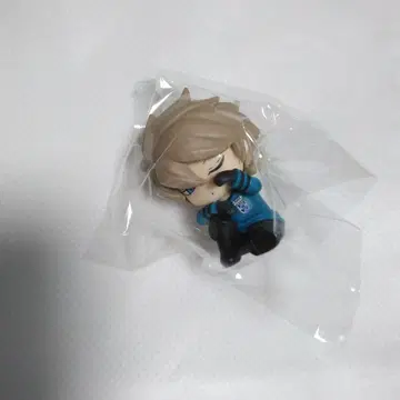 월드 트리거 어깨 쿵 휴스