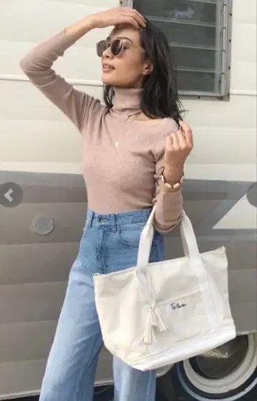 To the sea. 비대칭 니트 베이지 프리 사이즈