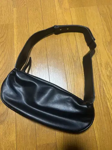 Black Leather Pleats Belt Shoulder Bag