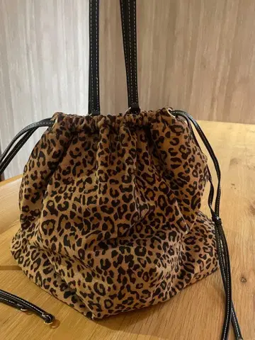 MARCHER 레오파드 무늬 백