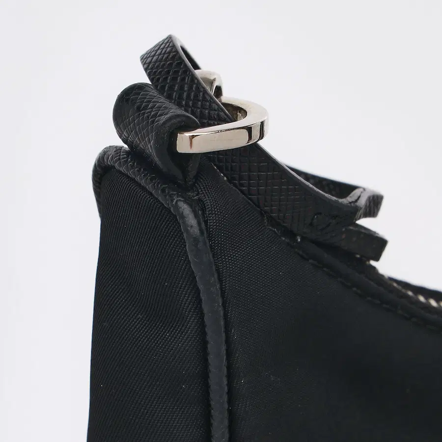 Prada Re-Edition 2005 Re-Nylon 单肩包