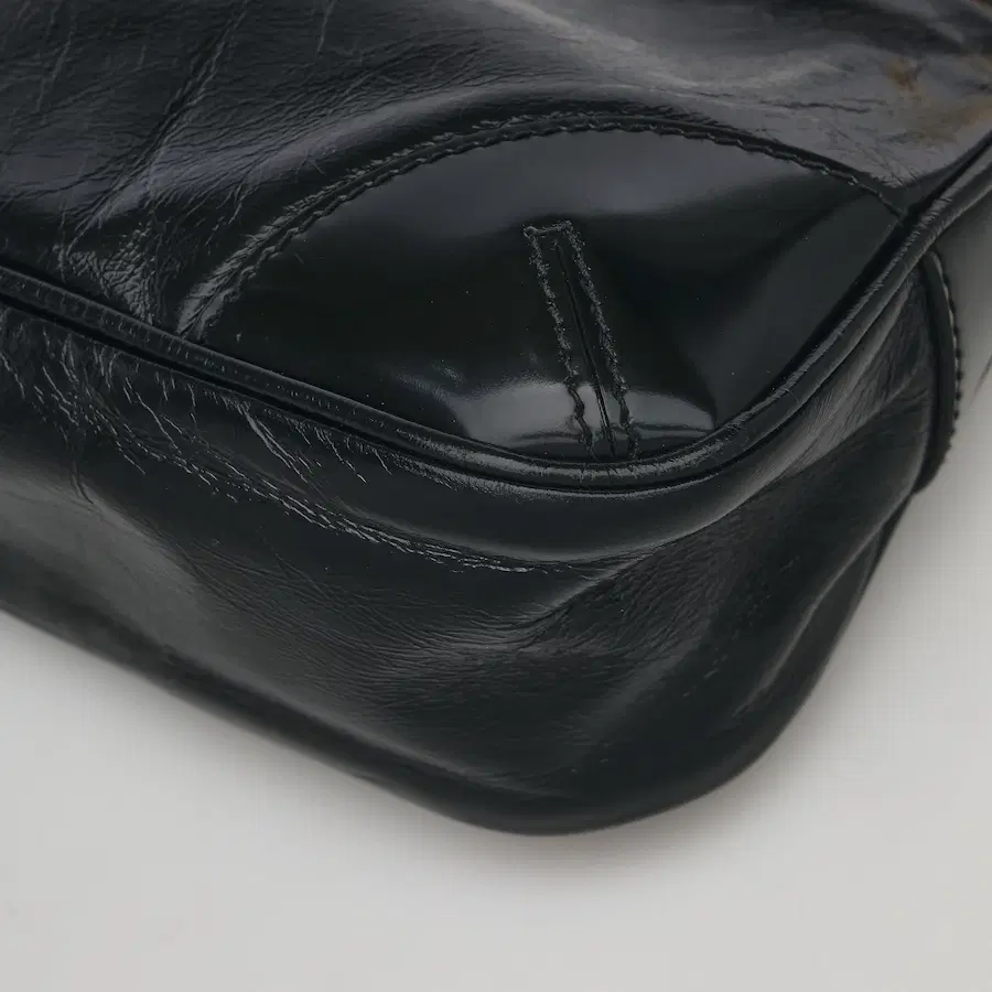Prada Re-Edition 2002 皮革单肩包