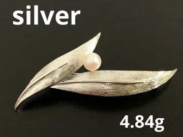 silver 펄 장식 브로치