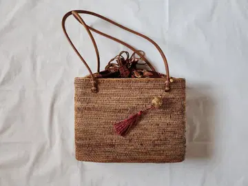 라탄제 토트백 중형 베이지 태슬 포함