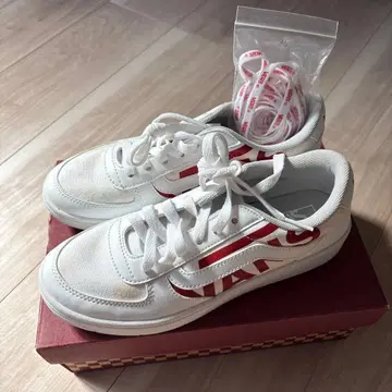 VANS 화이트/레드 스니커즈 미사용 새상품 박스 포함 끈 포함