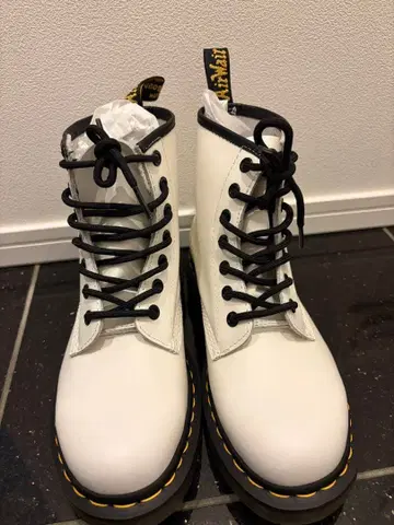 미사용 새상품 닥터마틴 부츠 화이트