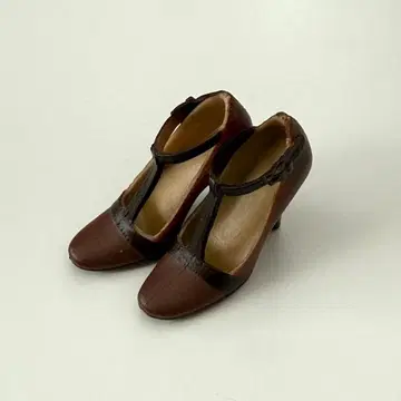 브라운 T 스트랩 힐 신발 momoko 세키구치 인형용