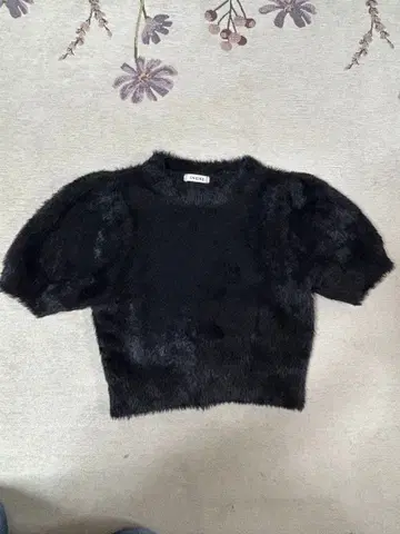 블랙 반팔 니트 M 사이즈